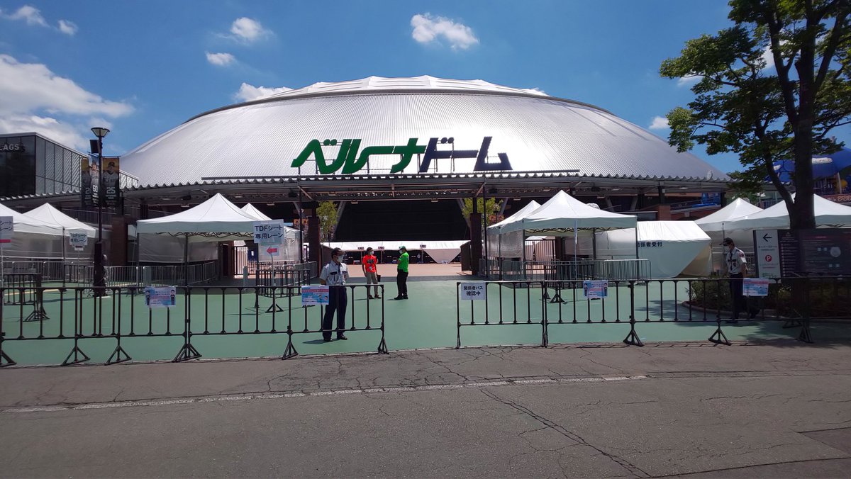 AndseekHide's tweet photo. #ももクロ夏のバカ騒ぎただいま
無事、帰ってきました。
水着席、TDF席でしたがどちらもびしょ濡れ。
バカ騒ぎできました。
ももクロの夏 サイ&amp;コーン🌽 https://t.co/GOzzWGdUD6