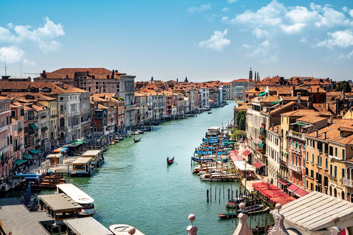 SimonVenturini's tweet photo. #VENEZIA • Gli #alberghi e gli atelier di lusso aprono le loro porte!
Il 14, 15 e 16 #ottobre sarà #LesJournéesParticulières: #LVMH mette in mostra i gioielli.
Il #Cipriani alla Giudecca, il #Fondaco dei Tedeschi, l'atelier @Dior di Fossò e di @LouisVuitton a Fiesso d'Artico. https://t.co/VVaAvOvD8D