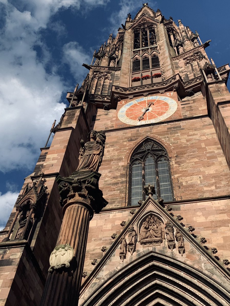Landvermessen's tweet photo. Maria ai piedi della Foresta Nera.
#Friburgoinbrisgovia #freiburgimbreisgau #münsterplatz #schwarzwald #edithstein #riforma https://t.co/ZSlrpppsJo