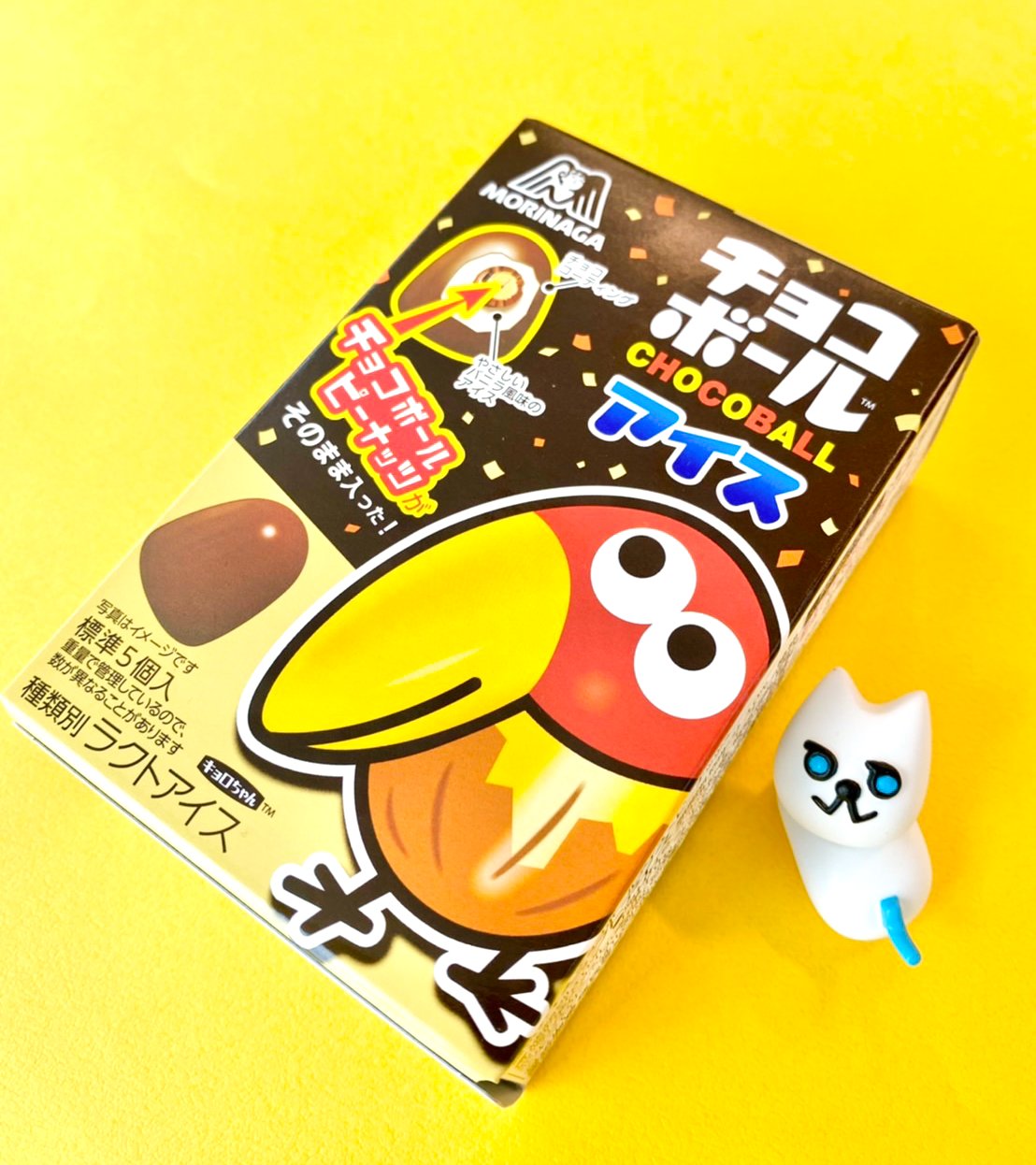 オヤツハンター ドアふみ 食べたぜ 見つけると買っちゃう系アイス 俺にとって チョコボールアイスがまさにそれ 一口サイズの アイスの中に チョコボールピーナッツがまるっと1個入ってるぜ カリッとひんやりウマウマ ファミマで数量限定だってよ