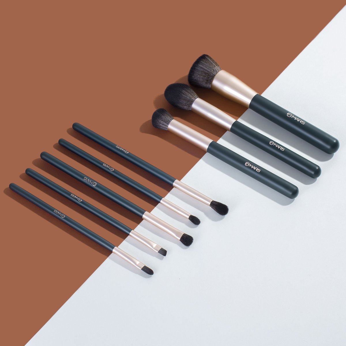 reachedmars's tweet photo. Our favourite colour is definitely green now!! 💚💚

Product in Frame: Tools of Titans Brush Set
🤎 Soft Bristles
🤎 Easy Blending
🤎 8 Brushes for Beginners 

Shop Now: https://t.co/IKYCWIfdy4
.
#MARSCosmetics #reachedMARS #Cosmetics #Beauty #Makeup #MakeupIdeas #LoveForMakeup https://t.co/3U4GptUFgG
