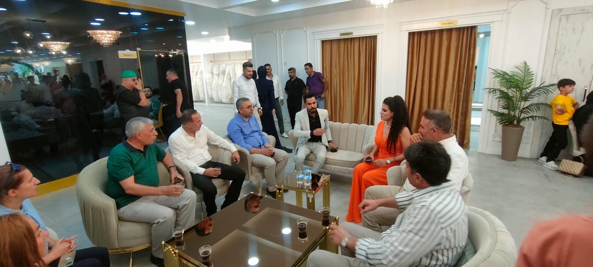 Akbas_6363's tweet photo. Soner yılmaz beyin mağaza açılış törenine katilim sağladık.genc girişim ci ve iş adamına iş hayatında başarılar  diler urfaya hayirli olsun https://t.co/POKFsHX8ye