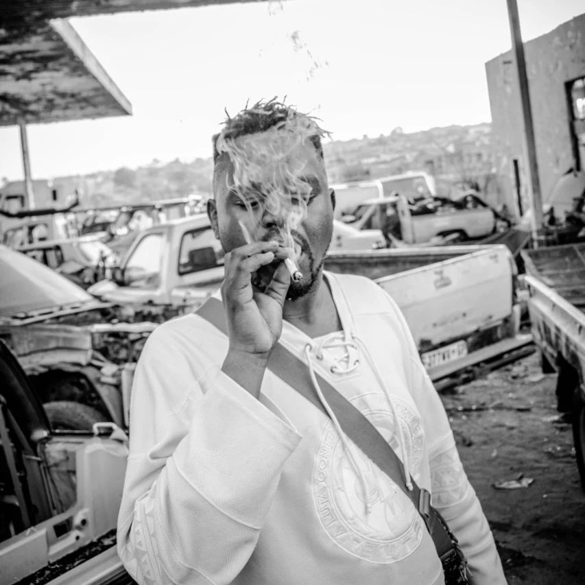 ImageRsa's tweet photo. #Tembisa art photography is in good hands 🤲🏽⚪⚫,now picture this 📸🔥😤

📸🌪💎:@ImageRsa 

#blackandwhitephoto #ImageCreatives  #outdoors #Tembisa #kasilam #GhettoLove #hoodhealer  #nikonphotography #nike #godoxlightphotos #godox #artphoto #1632 #male #smokesnaps #SouthAfrica https://t.co/dw7TrLtu8m