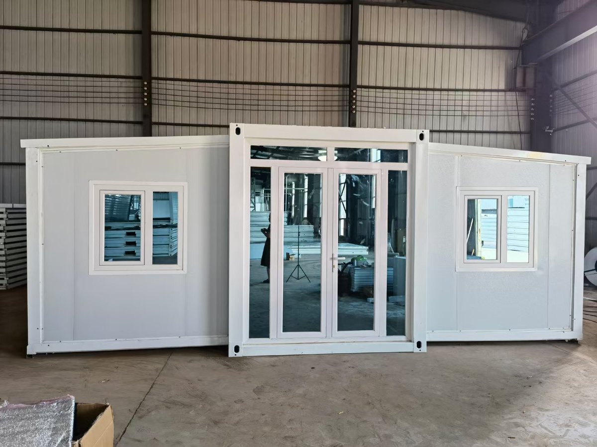 LydiaZhang116's tweet photo. expandable house, can have bedrooms, bathroom, kitchen and living room... #foldinghouse #foldinghome #prefabhouse #prefabhome #containerhouse #containerhome #foldablehouse #foldablehome #tinyhouseonwheels #tinyhouseliving #tinyhouses #modularhouse #modularhome https://t.co/Bg5P0h5Nep