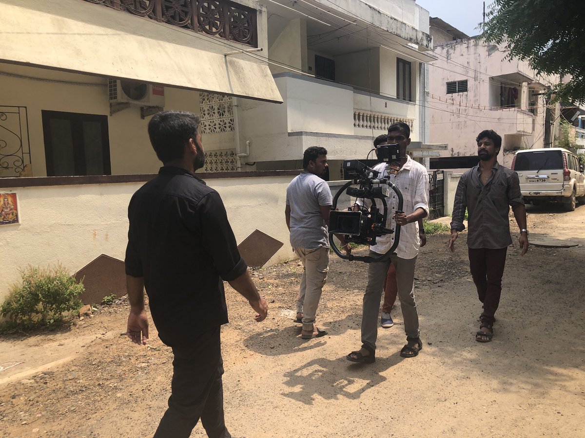 nipfa_academy's tweet photo. NIPFA நடத்திய ஒளிப்பதிவு செய்முறை பயிற்சி வகுப்பு Arri Alexa Mini, LENSES, FILTERS, GIMBAL பற்றியும், அதன் தொழில்நுட்பம் மற்றும் செயல்படும் விதம் பற்றியும் விரிவாக விளக்கப்பட்டது. பின்பு மாணவர்கள் அதை செய்முறையாக செய்துகாட்டினர். https://t.co/3v3TzWhs8T