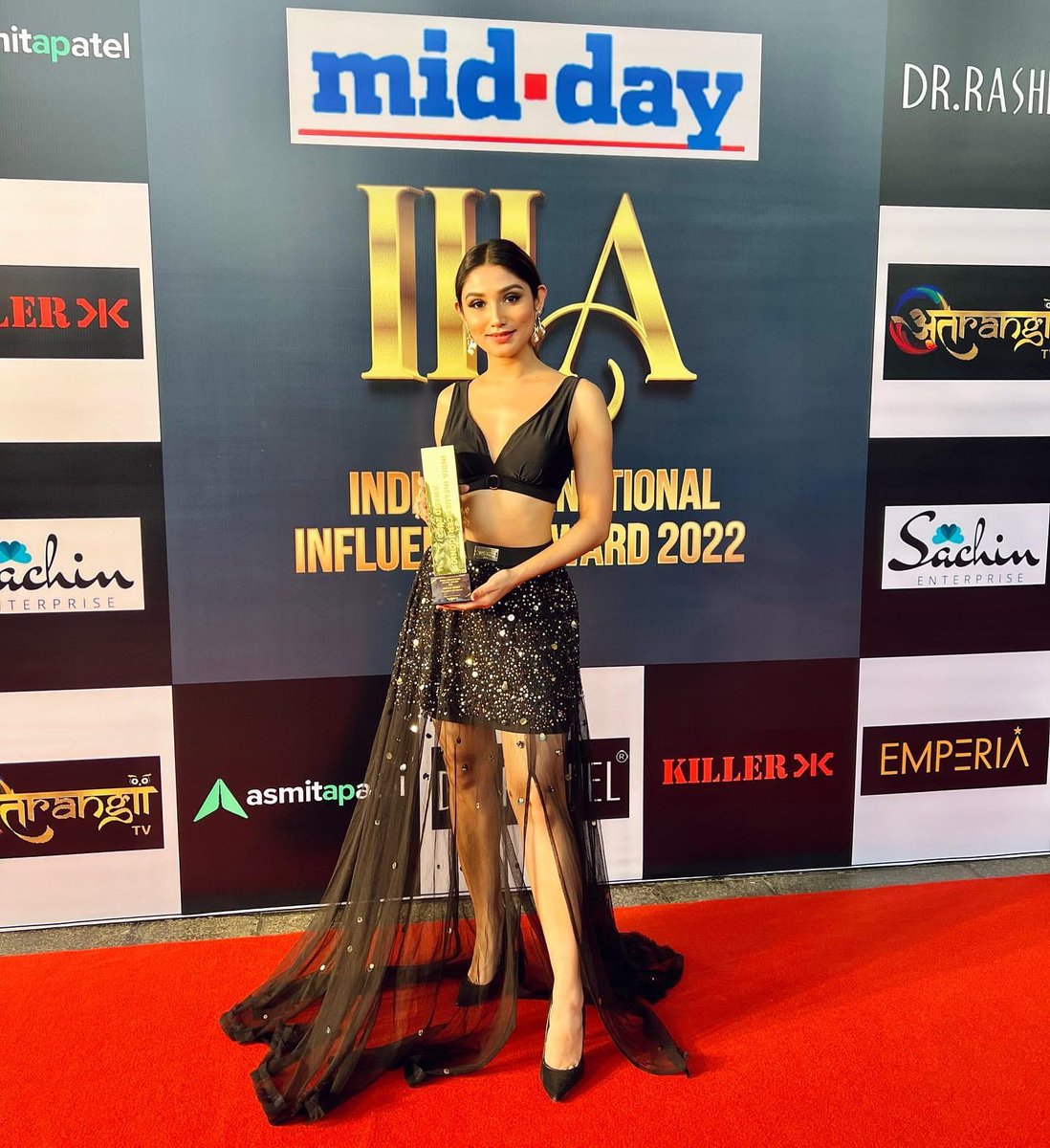 The most beautiful #DonalBisht never fails to mesmerise us with her personality and now received “Best Debut Actor on OTT” for Webseries #Doonkaand on #Voot ..😍💖

<a href="/DonalBisht/">Donal Bisht</a>