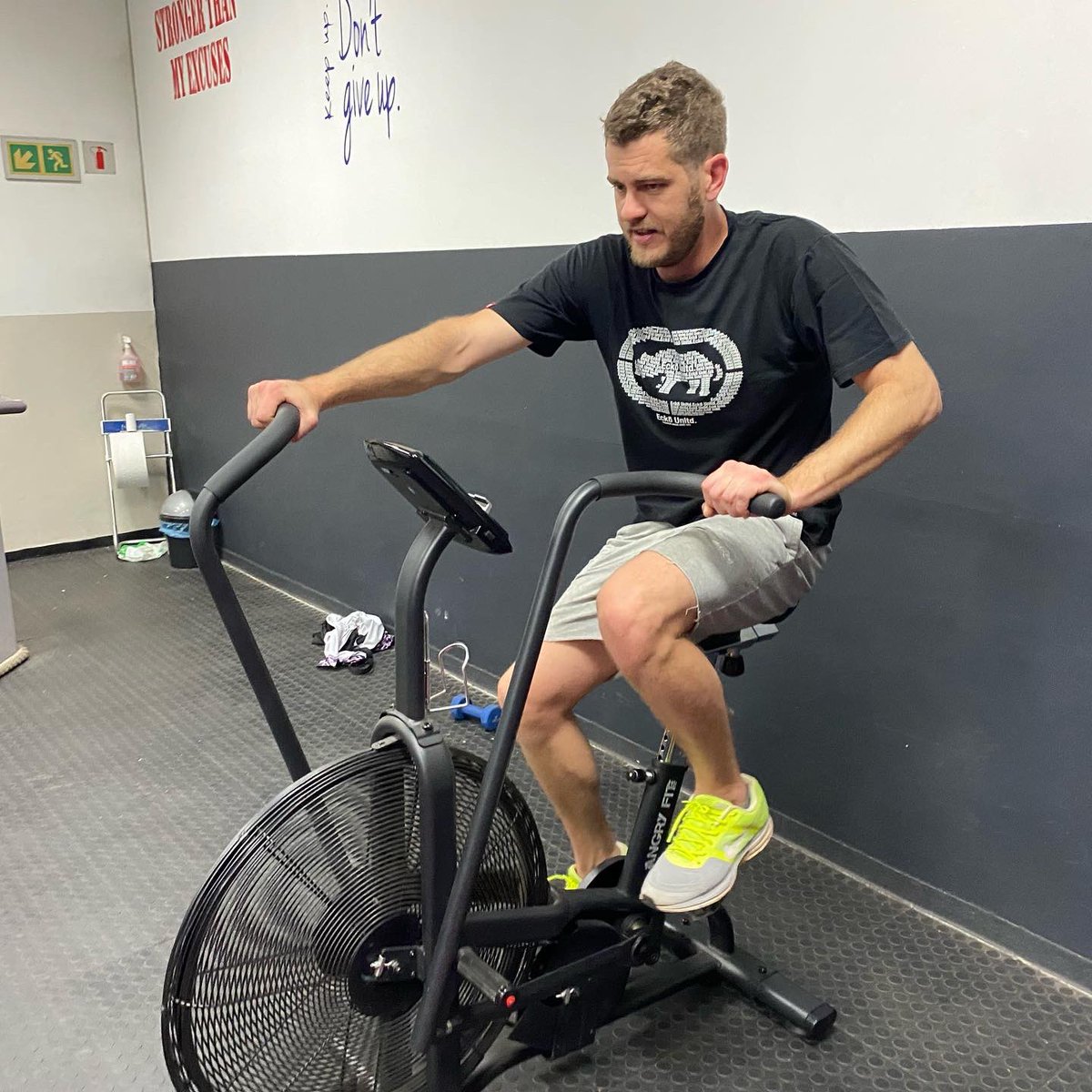 audas_vanschoor's tweet photo. BE STRONG
YOU NEVER
KNOW WHO
YOU ARE INSPIRING
WE ARE UNDERWAY FOR #AUGUST π¨π¨
BOOK YOUR SESSIONS NOW βΌοΈ
#TeamAvs #StartofGood #Letsgo #NeverGiveUp #Consistency #Core #WINTER #FetchYourBody2022
#FITFESTIVE #AvsFitness #SIGNUP #FUNCTIONALTRAINING #AVSGEAR #AWESOMEAUGUST https://t.co/UNikT9H9ge