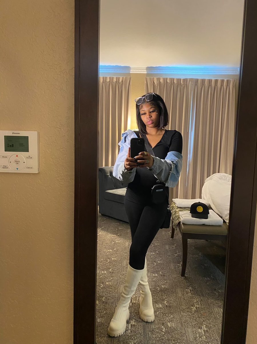 layxsnv's tweet image. Happy national girlfriend’s day to myself 😍🏳️‍🌈😘🥰💕💓💗🏳️‍🌈💍💍