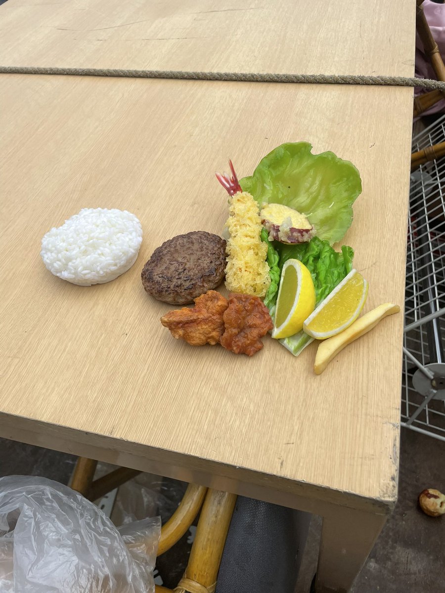 fyfyffyy's tweet photo. 定食750円 https://t.co/Zwzg4aHAVE