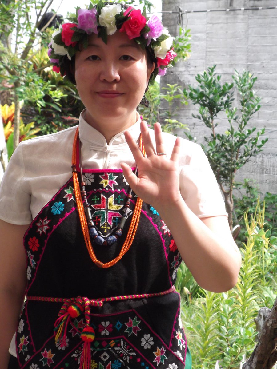 book_and_beer's tweet photo. 〜登壇者紹介〜
◆山本芳美 
文化人類学者。大学在学中に、イレズミを中心とした文化人類学的研究をはじめる。2011年には約8か月台湾に滞在し、台湾原住民族について研究をおこなう。本書の「台湾原住民族と植民地時代の記録、そして現在―先住民族の知的財産保護と文化の盗用論をめぐって」必読です。 https://t.co/r3sXtw3sM0
