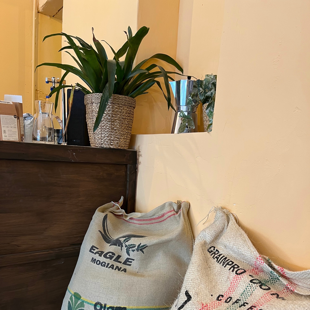 This weekend past we were sad to hear of the loss of two of Perth’s outstanding local businesses. Both @mhorcoffee and @269veganperth shut their doors on the same weekend. You might think we’d be happy about the loss of two “rival” business, but honestly it’s scary. Sma