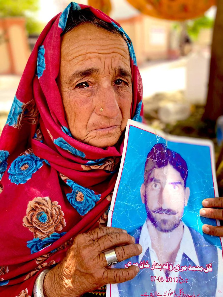 اس  ماں  کے چہرے پر لکھا درد کی تحریر کوئی پڑھ سکتاہے؟؟؟