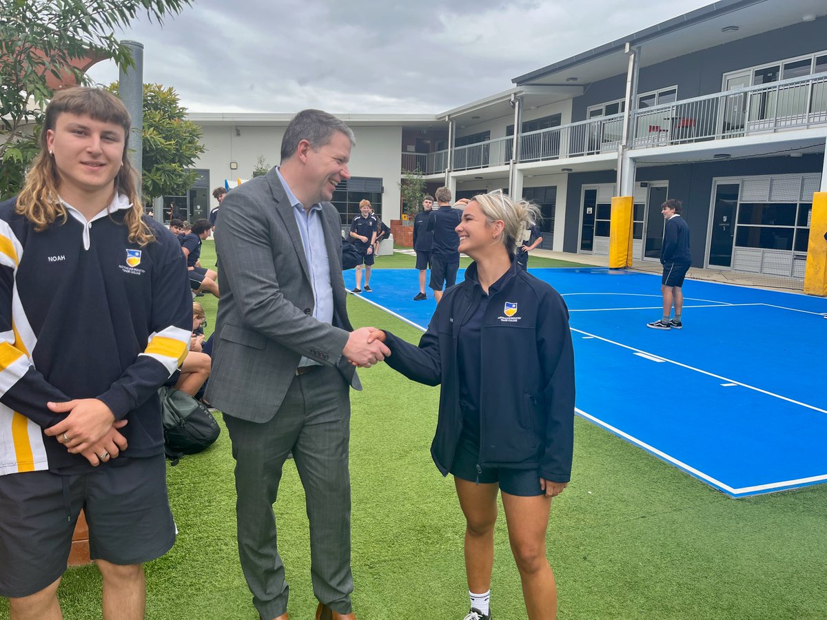 Industry_School's tweet photo. We welcomed Christopher Mountford, CEO of @ISQ_QLD  to the AITC Gold Coast campus today. Thank you to Chris for coming out and seeing our deliberately different College in action. 
#education #school #goal #inspire #college https://t.co/zJY7iDsHrf