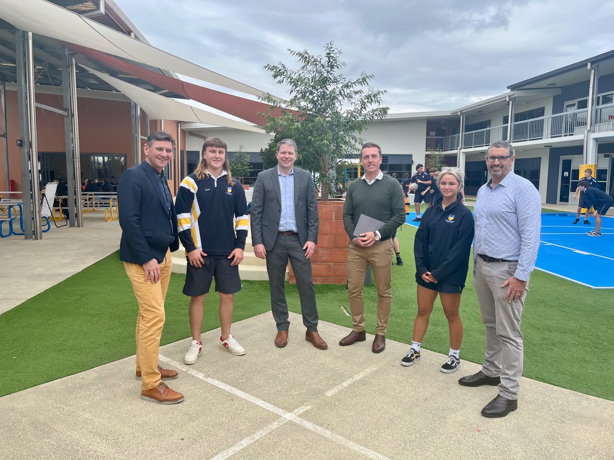 Industry_School's tweet photo. We welcomed Christopher Mountford, CEO of @ISQ_QLD  to the AITC Gold Coast campus today. Thank you to Chris for coming out and seeing our deliberately different College in action. 
#education #school #goal #inspire #college https://t.co/zJY7iDsHrf