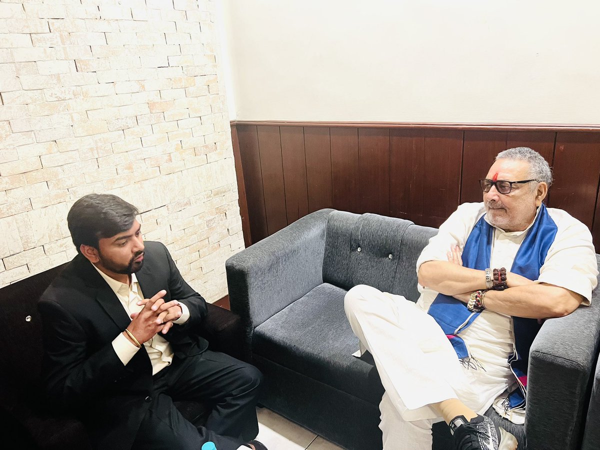 i_akshayanand's tweet photo. पटना के होटल मौर्या में ग्राम संसद द्वारा आयोजित बिहार चैप्टर-2 कार्यक्रम में बतौर अतिथि उपस्थित हुआ !! https://t.co/KholndUcCc