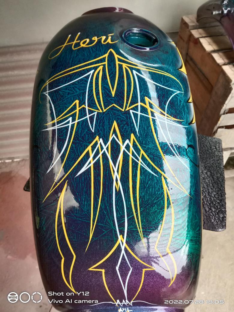 TomcatAan's tweet photo. Pinstriping #pinstriping #airbrush #wtpcarbon #painting #modifikasi #modifikasiindonesia #catmotor #catmobil #belkote #ditonpremium #sikkens #spieshacker #pentagloss #suzuka #danagloss #muralindonesia https://t.co/rDhZ6FUhiJ