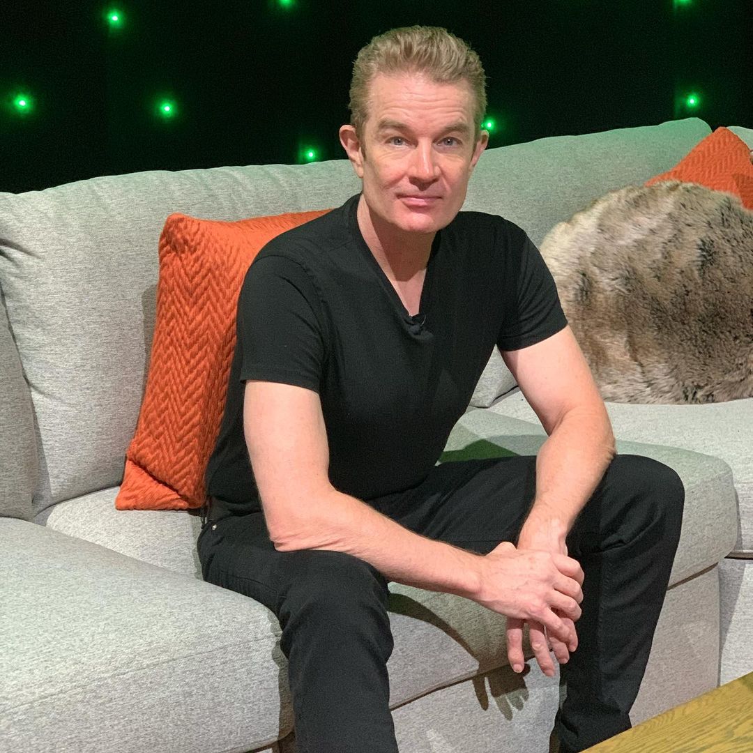 jamie_marsters's tweet photo. Pic of the Day: @JamesMarstersOf eagerly awaiting his chance to chat... with @AmyRutledgeTV on @DaytimeChicago 2021

#JamesMarsters #ChattyJames™ #OrRather #PreChattyJames #EitherThatOrHesBeenAbductedByAliensWithGreatDecoratingSkills #ButTheyCouldntResistTheGreenLights #Fair https://t.co/PTfgsiPr2Y