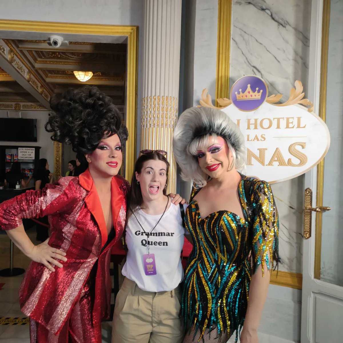 Kriki_95's tweet photo. El drag hace realidad historias que siempre pensamos que serían inverosímiles, y lo hacen desde el respeto y la diversidad, y los teatros son el mejor escaparate para ello. 
Larga vida a las reinas.🖤 https://t.co/V0xa8dpwNY