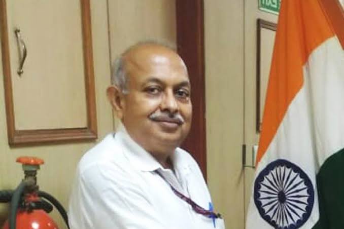 ED के डायरेक्टर का नाम संजय कुमार मिश्रा है। 

तो? 

तो क्या? नाम है।