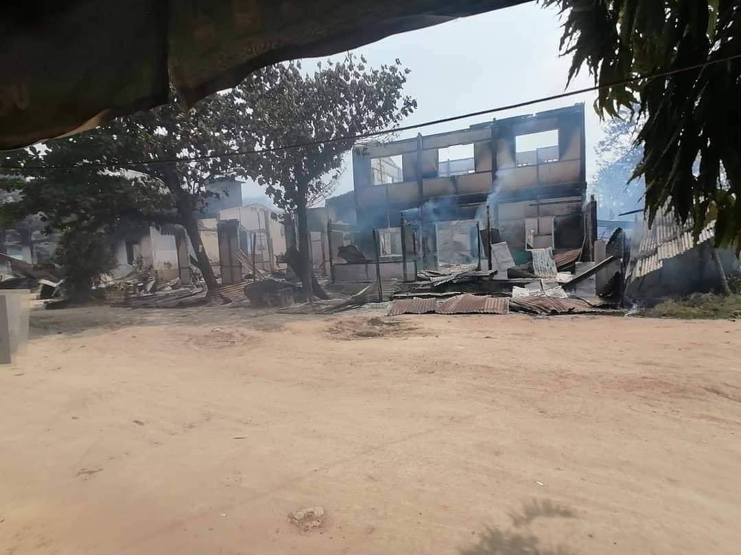 Military armed forces had been set fire Teintainyan village, YayOo tsp for 4 days up to 31st July, resulting in burning of over 100 civilian houses, 200 shops and 4 rice mills until ashes.  #2022Aug1Coup #WhatsHappeningInMyanmar