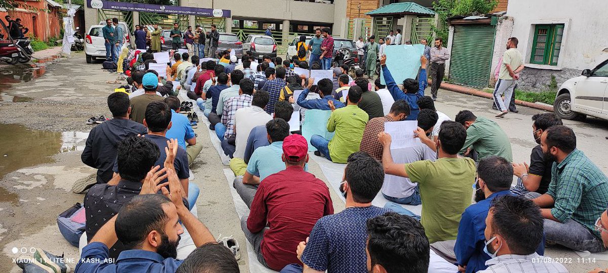 sameershafibhat's tweet photo. Protest Day 19, #FAA SLECTEES in Press enclave Srinagar on continues demand of release of selection list. 
#DELHICHALO is the only option left if @OfficeOfLGJandK didn't respond to their repeated requests. 
#ReleaseFAAselectionlist 

@BJP4JnK @PMOIndia @AmitShah @BJP4India https://t.co/LoTQ9yEYjF