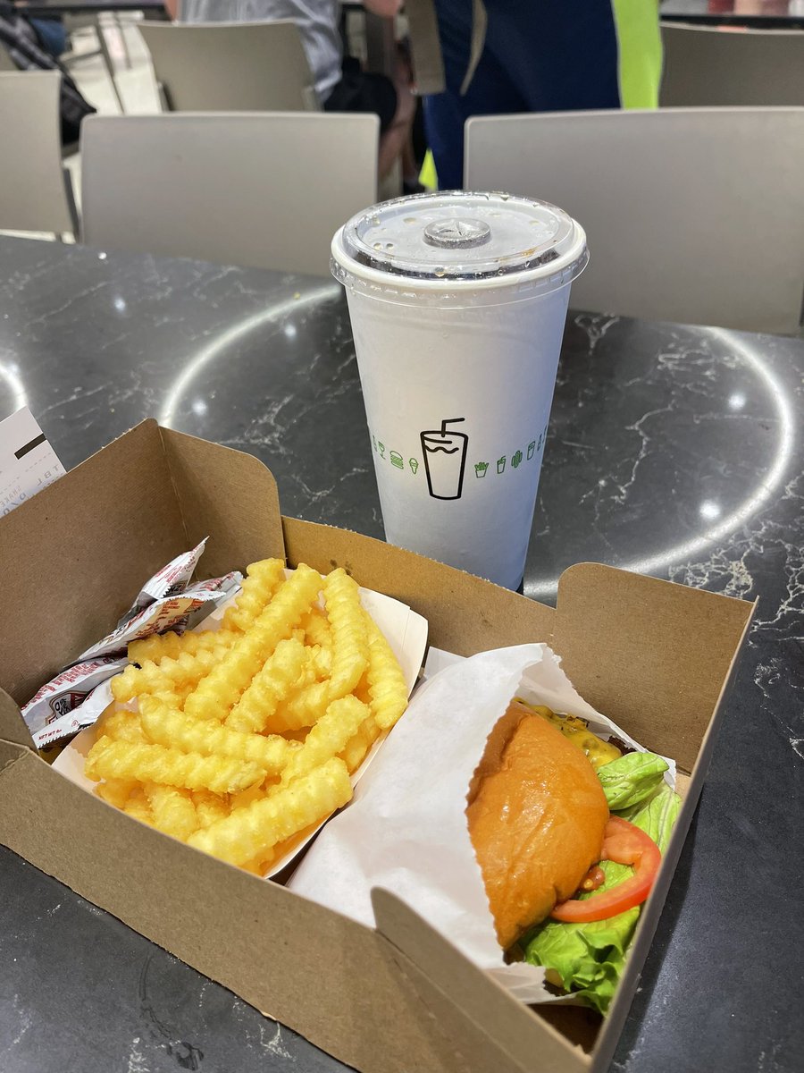 My 1st day in London meal and then 24 days later in SLC while waiting for a connecting flight home. Both good, but the drink size (and ice) is much better in the USA.🤣