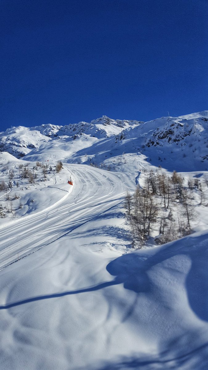WhiteRoomChalet's tweet photo. Soon...
•

#skiholiday #skimo #mountains #france #alps #frenchalps #snowboarding #winter #mountainslover  #backcountry #skiing #adventure #mountainlife #mountainlover #nature #saintefoy #skirotica #globewanderer #naturelovers #powpow #snowboard #pow #NaturePhotography #powderski https://t.co/MBkxiOQzA1