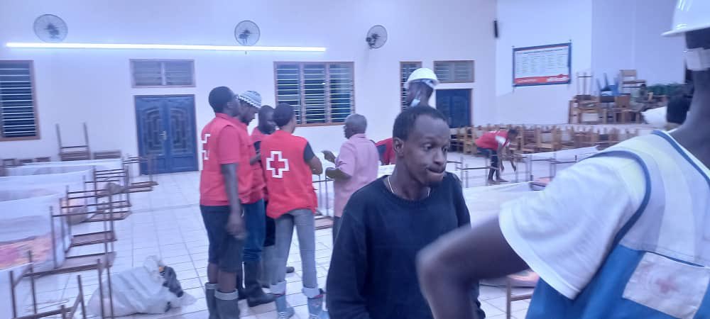 “When Disasters strike, time is of the essence”. 

While some of our #volunteers were in the communities supporting #FloodVictims, others were in #Banjul setting up temporal shelter at St. Joseph Senior Secondary school for the victims in Banjul.

Power of Humanity ✌🏼