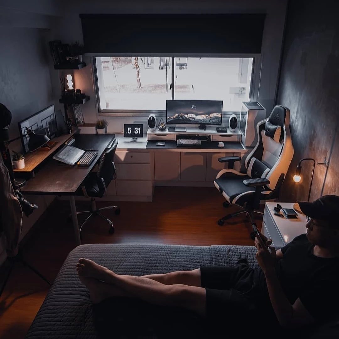 GamearMr's tweet photo. Rate dream room 1-10 🔥 🔥🔥🔥
#radeon #liquidcooling #pcmod
#setupgamer #battlestations #custompcbuild
#nvidiageforce #setupgaming #computersetup #rgblights
#pcfortnite #pcsetups #pcgram #desktoppc
#gamingnation #asrock #pcaddicts #cablemanagement
#gameforlife #gamingpcbuild https://t.co/QrIPgqDM9B