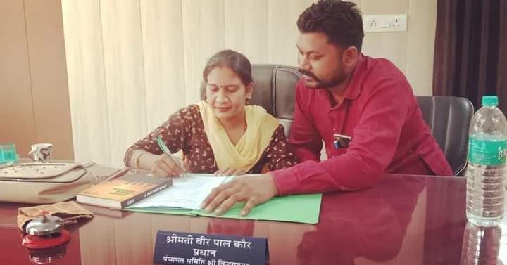 ComradeFagoria's tweet photo. श्री विजयनगर पंचायत समिति के प्रधान प्रतिनिधि काॅमरेड गुरमीत कंडयारा को जन्मदिवस की हार्दिक बधाई अनंत शुभकामनाएं। इस शुभ अवसर पर आपके उत्तम स्वास्थ्य दीर्घायु जीवन की कामना करता हूं।
@comredamraram @ShyopatCPIM @GurmeetKandyar2 https://t.co/CJOVvyuWCu
