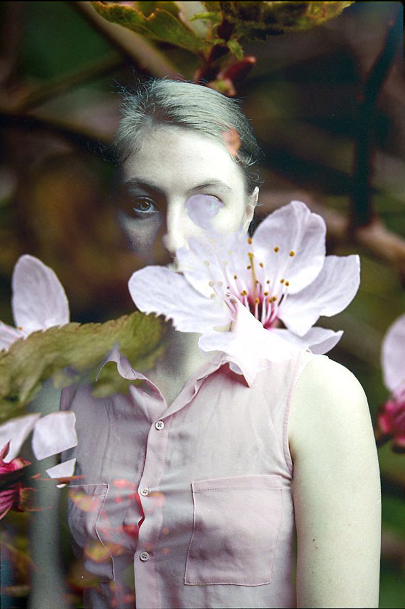 Our interview with Emily Elliott is here 📸 fleurandarbor.com/home/2022/7/29… I use the self portraits on mental health as a way of expressing how I'm feeling. I only really got into plants when my mental health was in decline and it helped me see through the down and see the other side.