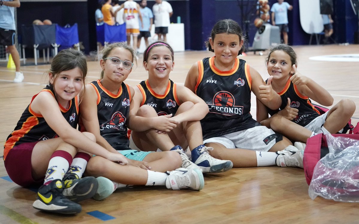 5secondsbasket's tweet photo. 👏🏼Y llega a su fin otro año más #campus5seconds 🧡🖤
🤩Gracias a todos los padres y madres que han confiado en #Universo5Seconds para la mejora técnica de sus hij@s, (sigue) https://t.co/1ZNVUvk7oW
