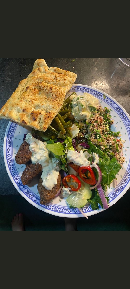 6/10 from @phoenixrites 
Substantial falafel salad with a large slab of STUNNING looking bread. Nice variety of textures &amp; plenty of green goodness but dressing rather scattily applied and I do question the moisture levels in that cous-cous. 

#vegan #veganism #ratemyveganplate