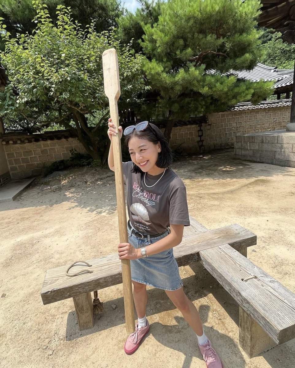 skaterhyo's tweet photo. happy gfs day ig 🙄@JYPETWICE https://t.co/z6QWxvIMt3