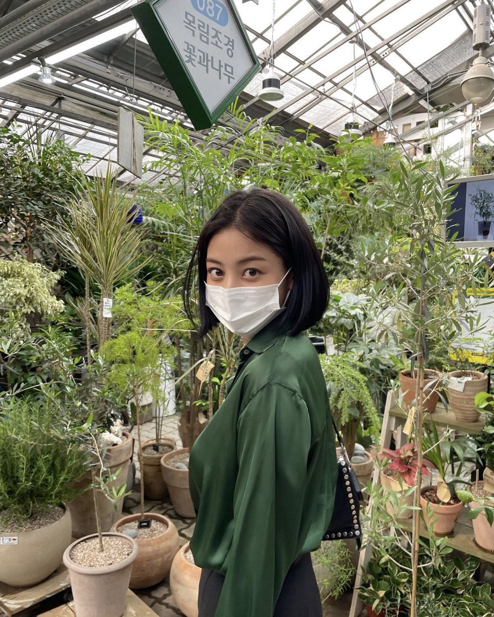 skaterhyo's tweet photo. happy gfs day ig 🙄@JYPETWICE https://t.co/z6QWxvIMt3