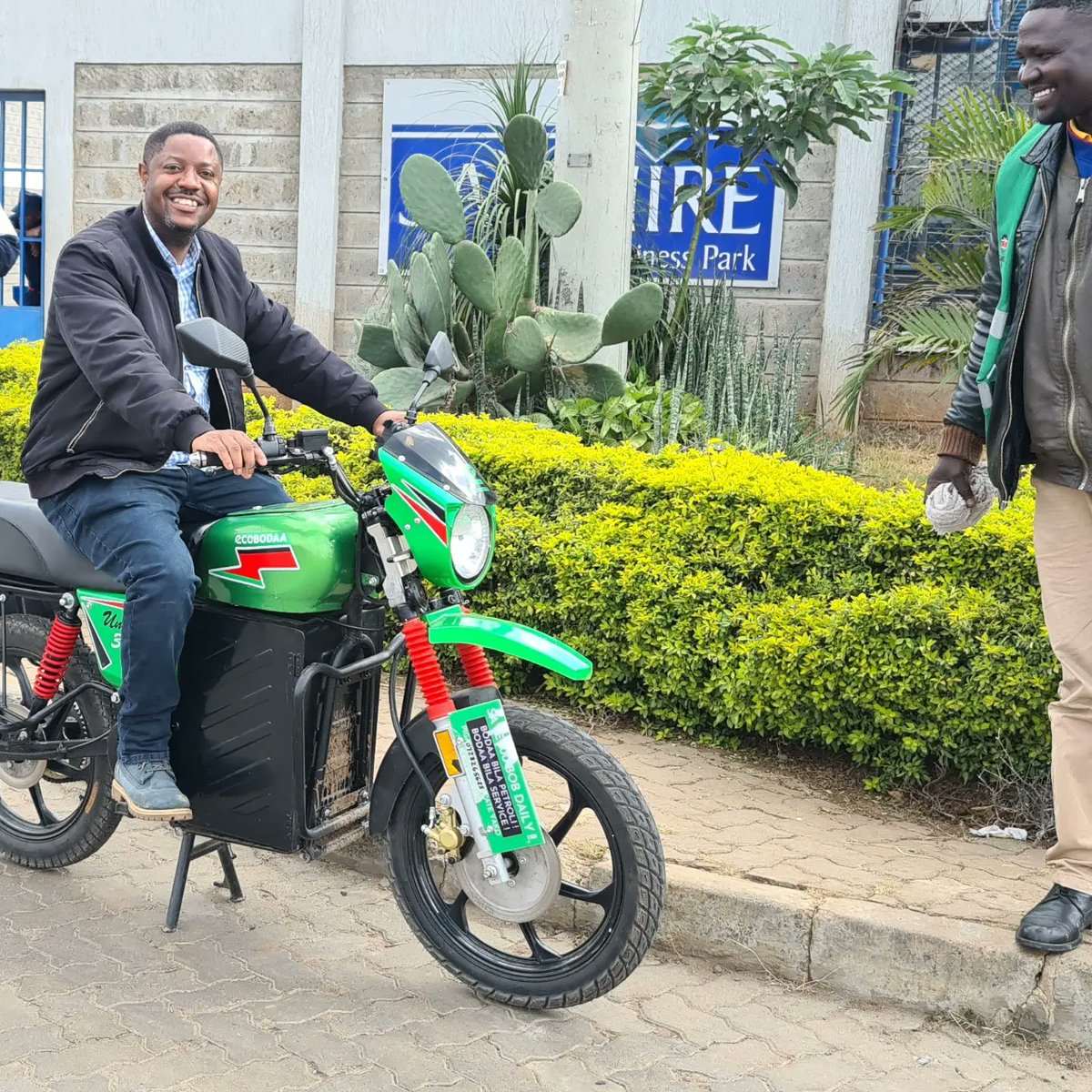 I forgot my helmet, next time I will go for a ride!
Checking out the new Umeme 3 000 electric motorcycle from <a href="/ecobodaa/">Ecobodaa Mobility</a>