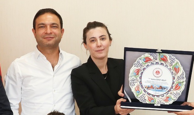serhat_news's tweet photo. ➡️Van İpekyolu Belediyesi eski kayyumu Sinan Aslan, FETÖ’den ihraç edilirken Bölge Adliye Mahkemesi üye hâkimi olan eşi ise açığa alındı.

Van’a kayyum olarak atanmıştı, FETÖ’den ihraç edildi https://t.co/Od17IhcOTw 

@ipekyolubeltr #sinanaslan #vanipekyolu #feto https://t.co/1WWnIwLbpy
