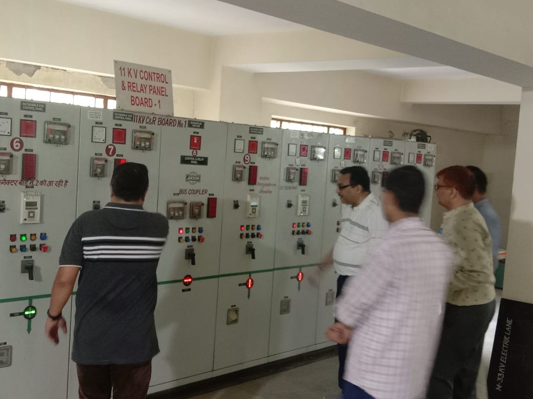 tweetndmc's tweet photo. Er. @DineshSEElect #NDMC in 33/11KV ESS, Aliganj on inspection for Uninterrupted electric power supply in New Delhi Municipal Council area.
#HardWork #Devlopment #Facility #citizens 
#NewIndia #NewNDMC #SmartCity https://t.co/t6cPKBWxXo