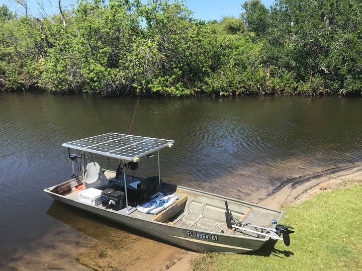 ecoworthy's tweet photo. A simple installation of the solar-powered boat, want to install solar panels on your boat.๐
#bestoftheday #trending #natural #tiktok #time #solar #solarenergy #solarpanel #powersolar #power #energy #renewable #sustainable #green #greenenergy #eco #ecofriendly #ecoworthy https://t.co/C44bINvGsD