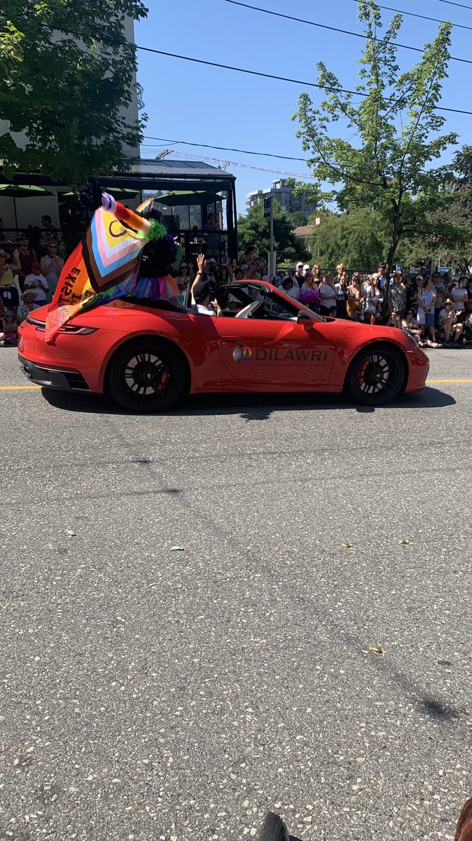 ohana_annie's tweet photo. Thank you to my driver Adam Wong for these awesome pics and videos....while driving!!!

And shout out to Miss Fancy Pants from @DMSVancouver
Who in the midst of their glamazon perfection fanned me down!
Ps thanks @DilawriVncvr (I think) for the ride!
@vancouverpride https://t.co/Hqwq8DKmat