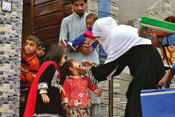 Hina Gul from Khyber Pakhtunkhwa is knocking down all obstacles by going door to door and sharing information to help parents & caregivers make the right choice 👇 endpolio.com.pk/hina-gul #Thankyou #HealthHeroes