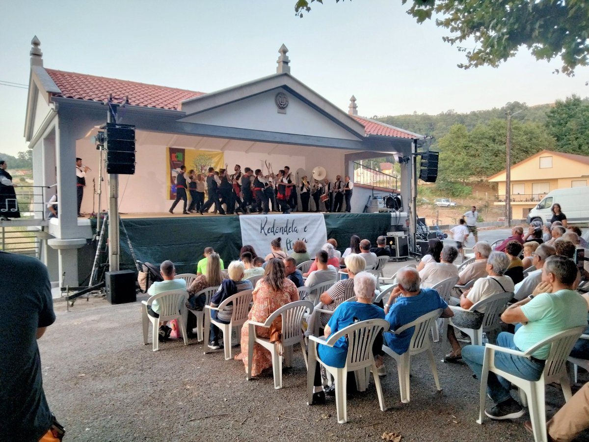 xcgcampo's tweet photo. #Redondela Que importante o traballo do Carballo das Cen Polas de #Reboreda mantendo actividade intercultural con Asturies e Portugal. Coñecer o que se fai noutros lugares derruba orexuizos. Outro exemplo da dinámica cultural das parroquias de Redondela. https://t.co/hAoPaSmCYb