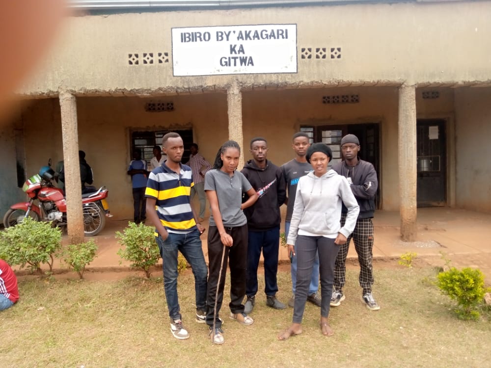 Ruccb_Rwanda's tweet photo. @Ruccb_Rwanda members had participated in UMUGANDA in Tumba sector,Gitwa cell. This was done in the aim of sensabilising the people around Huye Campus to play role in saving biodiversiry as well as #climaticaction #umuganda #GreenRwanda
@CoEBrwanda @nature_rwanda https://t.co/WnWOOubvtd