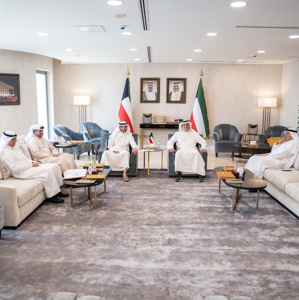 عقد مكتب مجلس الأمة اجتماعه برئاسة رئيس مجلس الأمة مرزوق الغانم وحضور أعضاء المكتب. وحضر الاجتماع نائب رئيس مجلس الأمة أحمد الشحومي، وأمين سر المجلس النائب فرز الديحاني، ورئيس لجنة الشؤون المالية والاقتصادية النائب أحمد الحمد، بالإضافة إلى أمين عام مجلس الأمة عادل اللوغاني