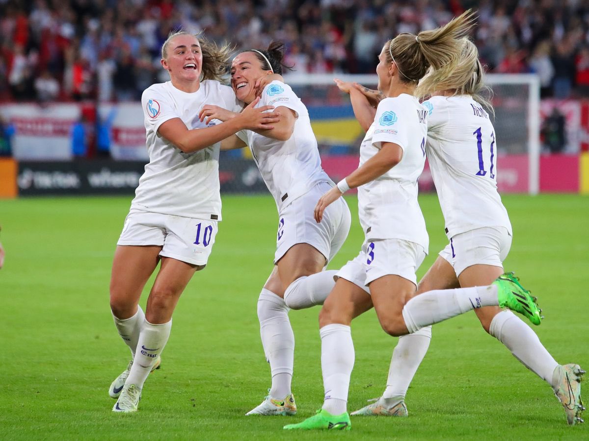 Happy Monday everyone! Wasn’t it wonderful seeing our triumphant #Lionesses yesterday? Who else was watching? #itscomehome