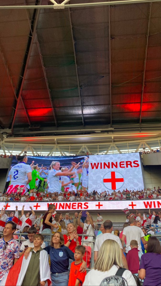 What an amazing day yesterday, can’t believe we got to see @Lionesses lifting the #UEFAWomensEuro2022 Trophy! 😭😁❤️🥳 @7OaksGeorge