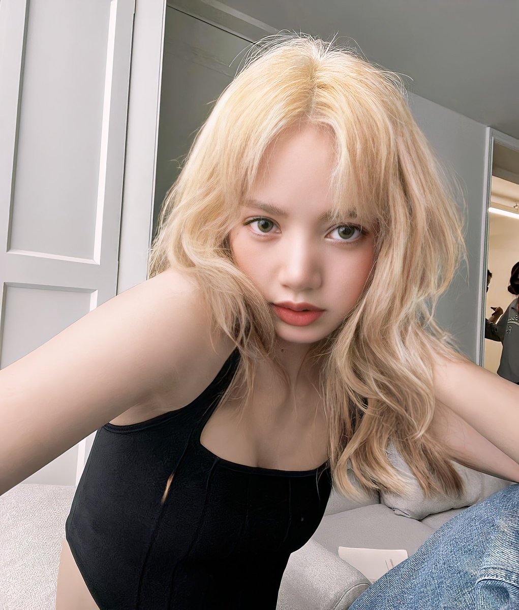 fanboylizlalisa's tweet photo. SO GORGEOUS https://t.co/tNMrNQVQjs