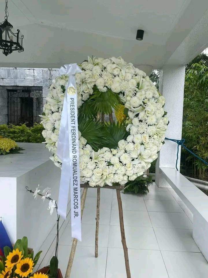 President <a href="/bongbongmarcos/">Bongbong Marcos</a> delivers flowers to the tomb of Former President Cory Aquino.
Despite The Former Female President being instrumental in ending BBM's father presidency before , the Marcoses never showed anger and hatred towards the Aquinos.
That is how decent they are.