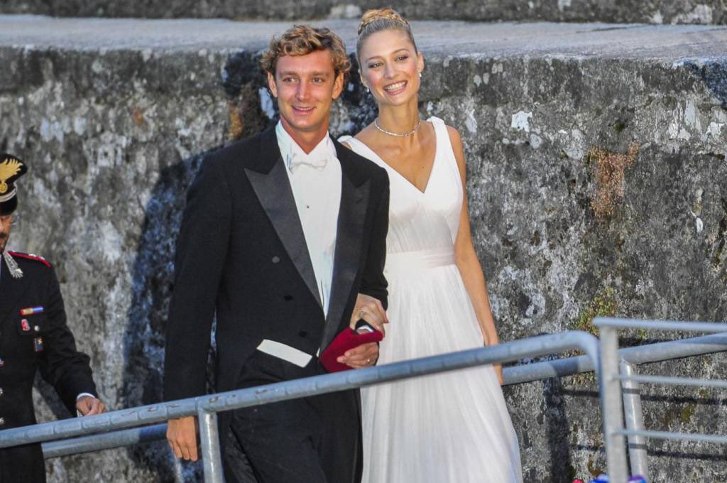 CoutureRoyals's tweet photo. Happy 7th wedding anniversary to Beatrice and Pierre! 🥳

Pierre Casiraghi and Donna Beatrice Borromeo Arese Taverna married religiously otd in 2015 at San Giovanni’s Island, owned by the her family on Lake Maggiore, and a reception at Palazzo Borromeo. She wore gowns by Armani https://t.co/COZWW4nlWq