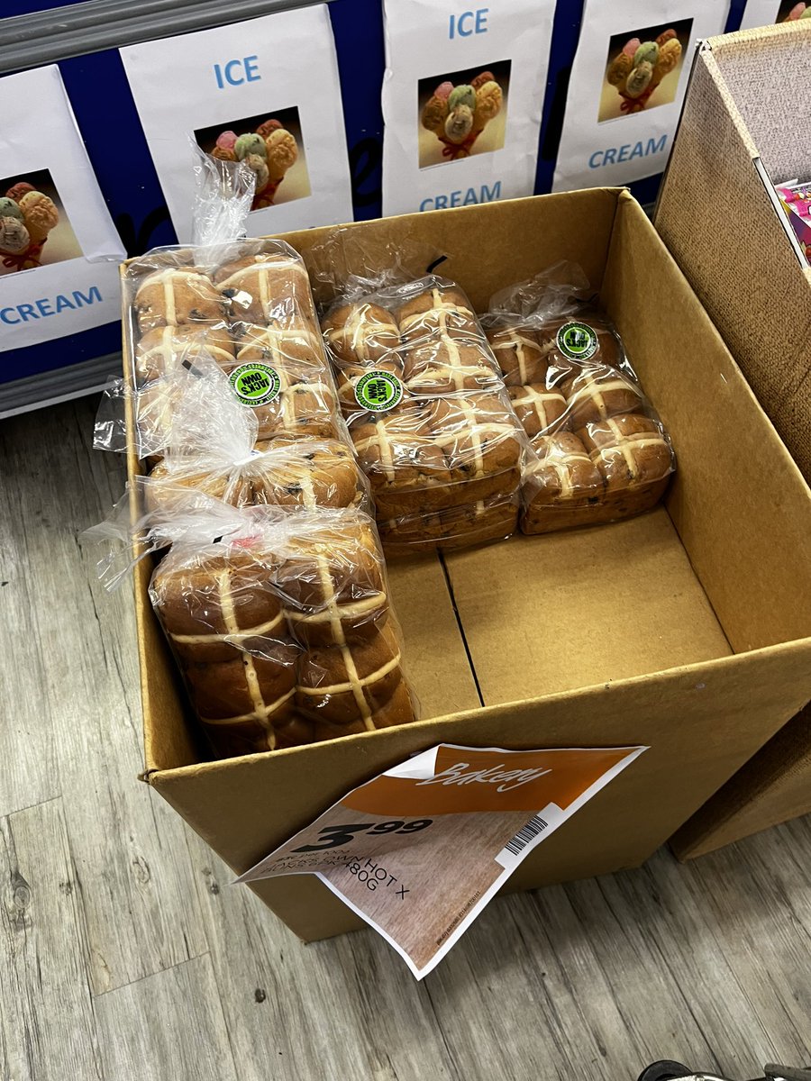 JustinHealey1's tweet photo. Supermarket in Subiaco August 1st 2022 #hotcrossbuns #earlyeaster https://t.co/3bu40baX1o